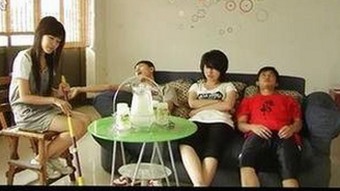 叶丛被曝出轨并遭前男友曝光性爱视频，网络热议再度掀起风波