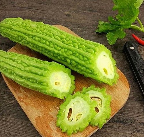 娱乐圈尴尬瞬间合集：明星翻车与校园墙趣事回顾