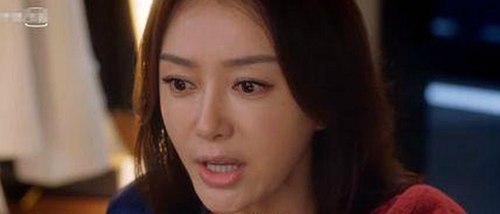 娱乐圈光鲜背后的暗流：明星甜蜜与潜规则的反差现象