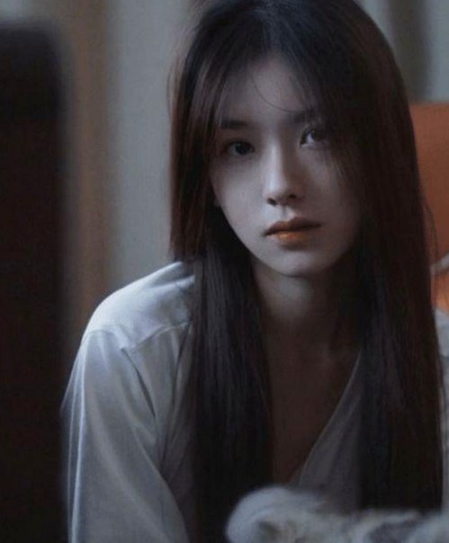 娱乐圈吃瓜真相揭秘：从全民狂欢到理性冷静的反差观察